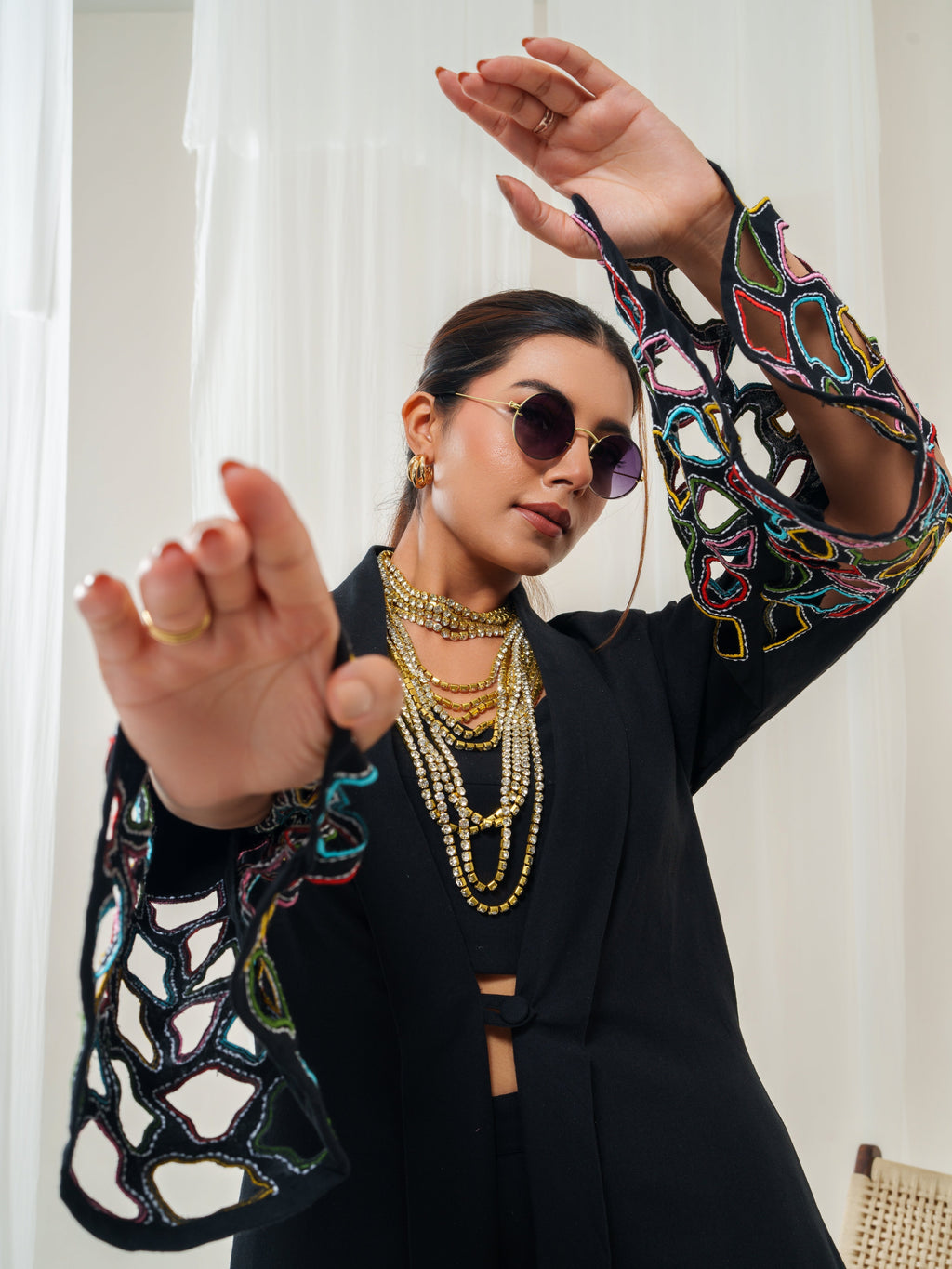 Bring the "Drama on sleeves "